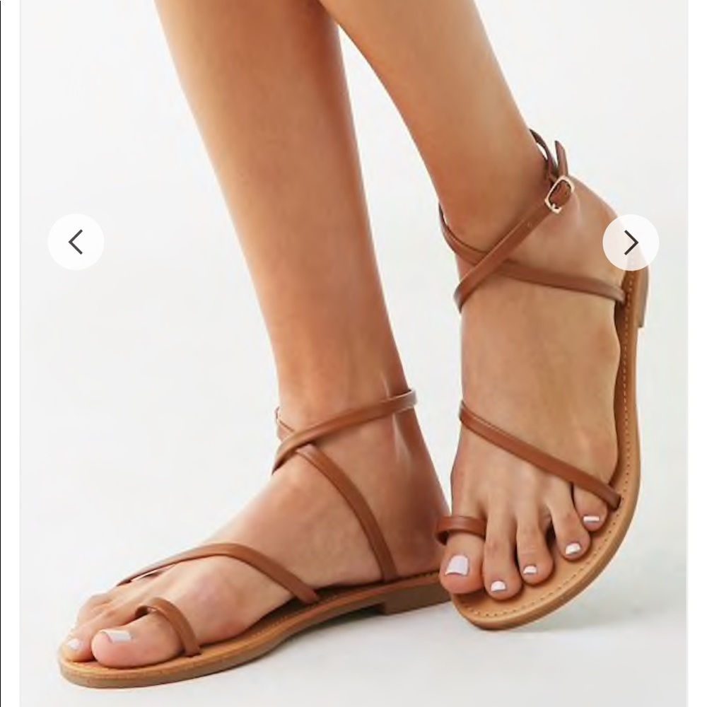NWT BROWN TOE LOOP SANDALS